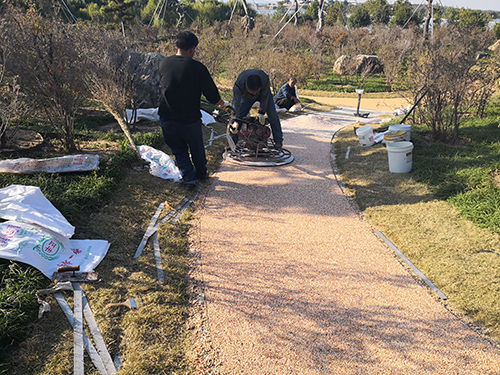 20181001日照市幸福湖透水胶粘石工程